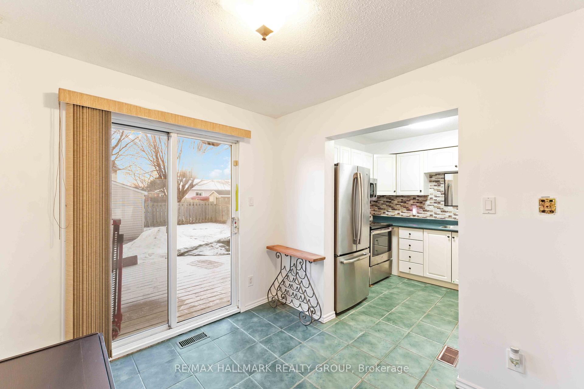 Photo 6 of 21 Montebello Lane, Ottawa, Kanata - Glencairn/Hazeldean — HOMEH