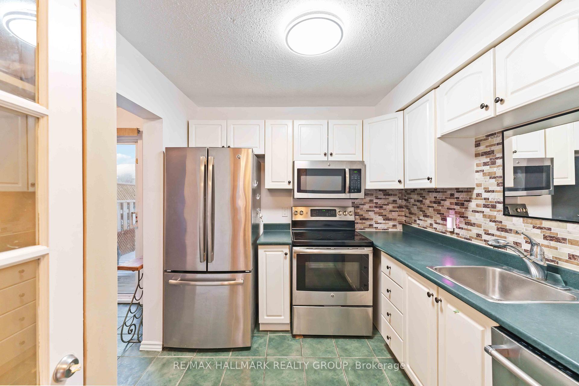 Photo 7 of 21 Montebello Lane, Ottawa, Kanata - Glencairn/Hazeldean — HOMEH