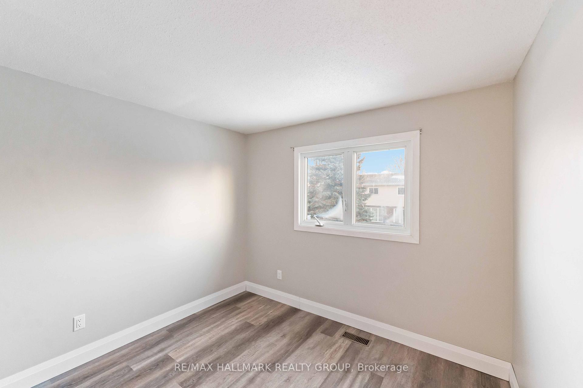 Photo 11 of 21 Montebello Lane, Ottawa, Kanata - Glencairn/Hazeldean — HOMEH