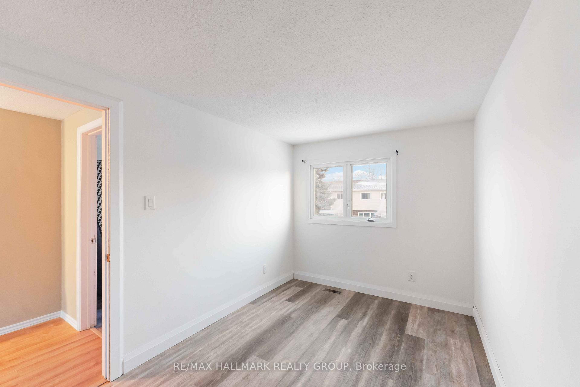 Photo 13 of 21 Montebello Lane, Ottawa, Kanata - Glencairn/Hazeldean — HOMEH