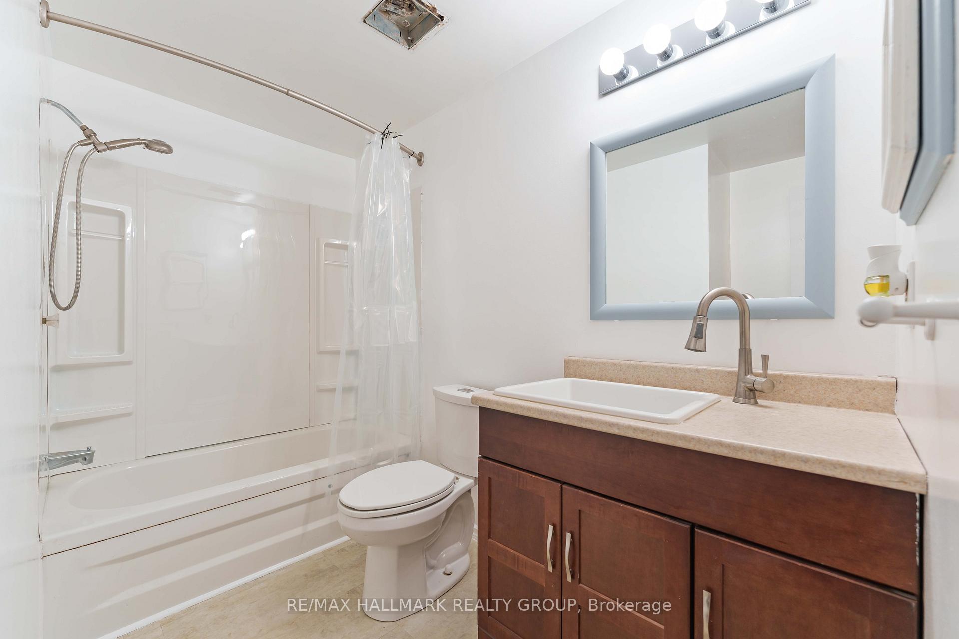 Photo 15 of 21 Montebello Lane, Ottawa, Kanata - Glencairn/Hazeldean — HOMEH