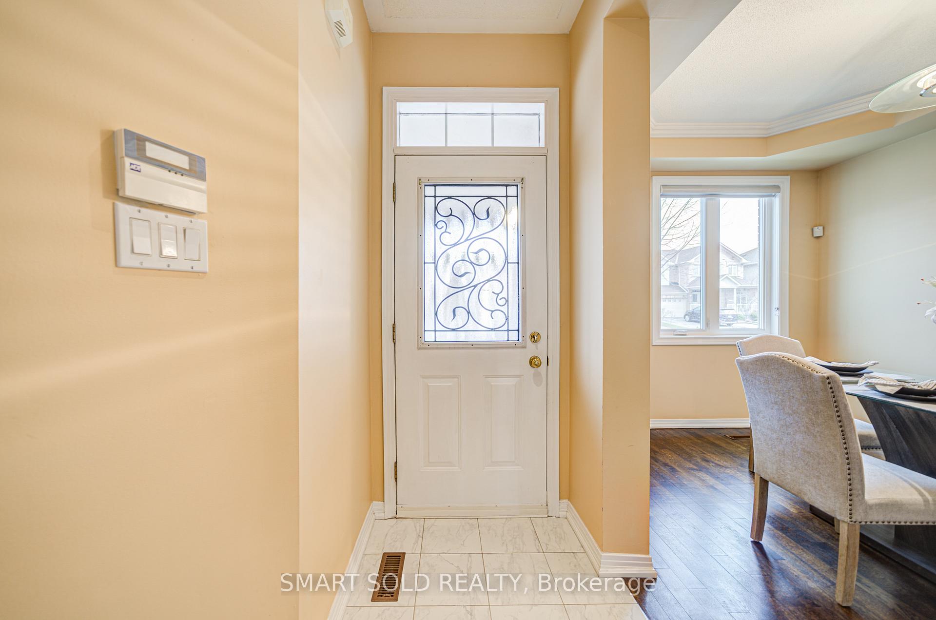 Photo 3 of 79 Hillmount Road, Markham, Cachet — HOMEH