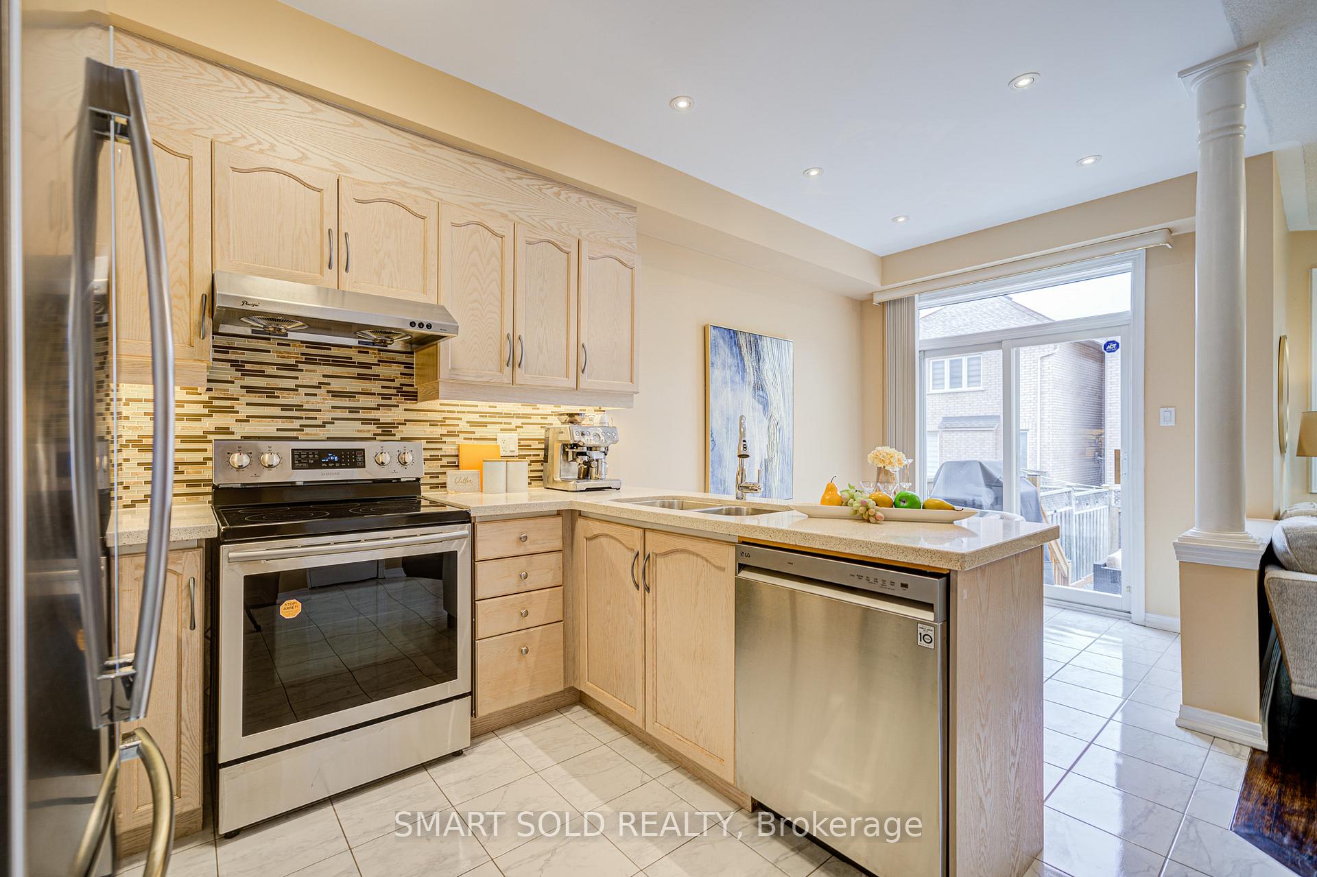 Photo 11 of 79 Hillmount Road, Markham, Cachet — HOMEH
