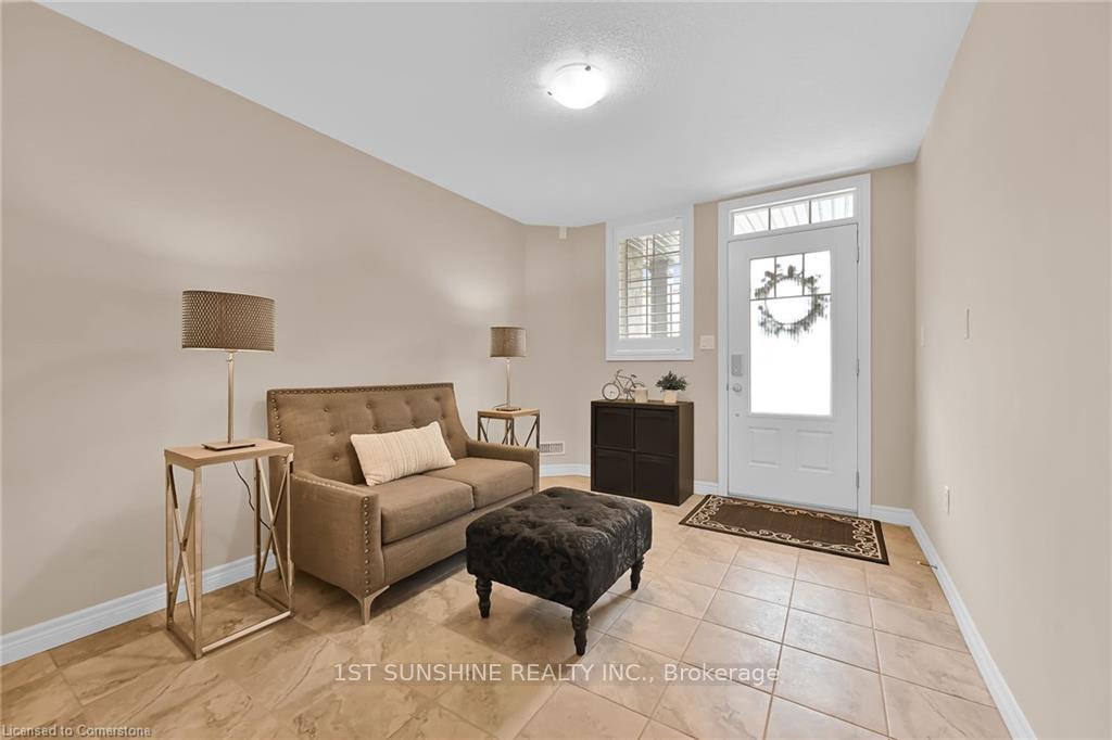 Photo 18 of 11 Farley Lane, Hamilton, Meadowlands — HOMEH