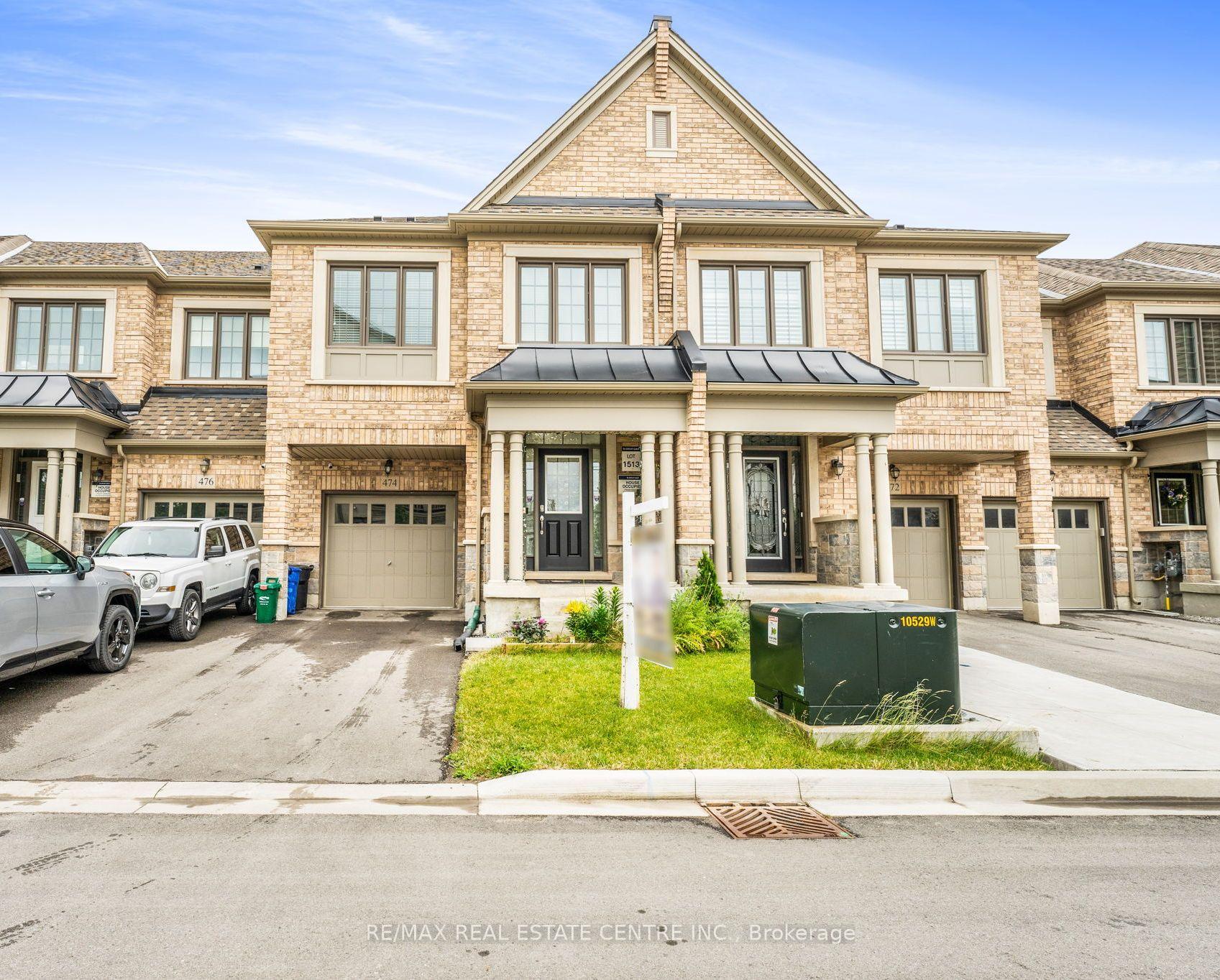 Front of 474 Sheaffe Place