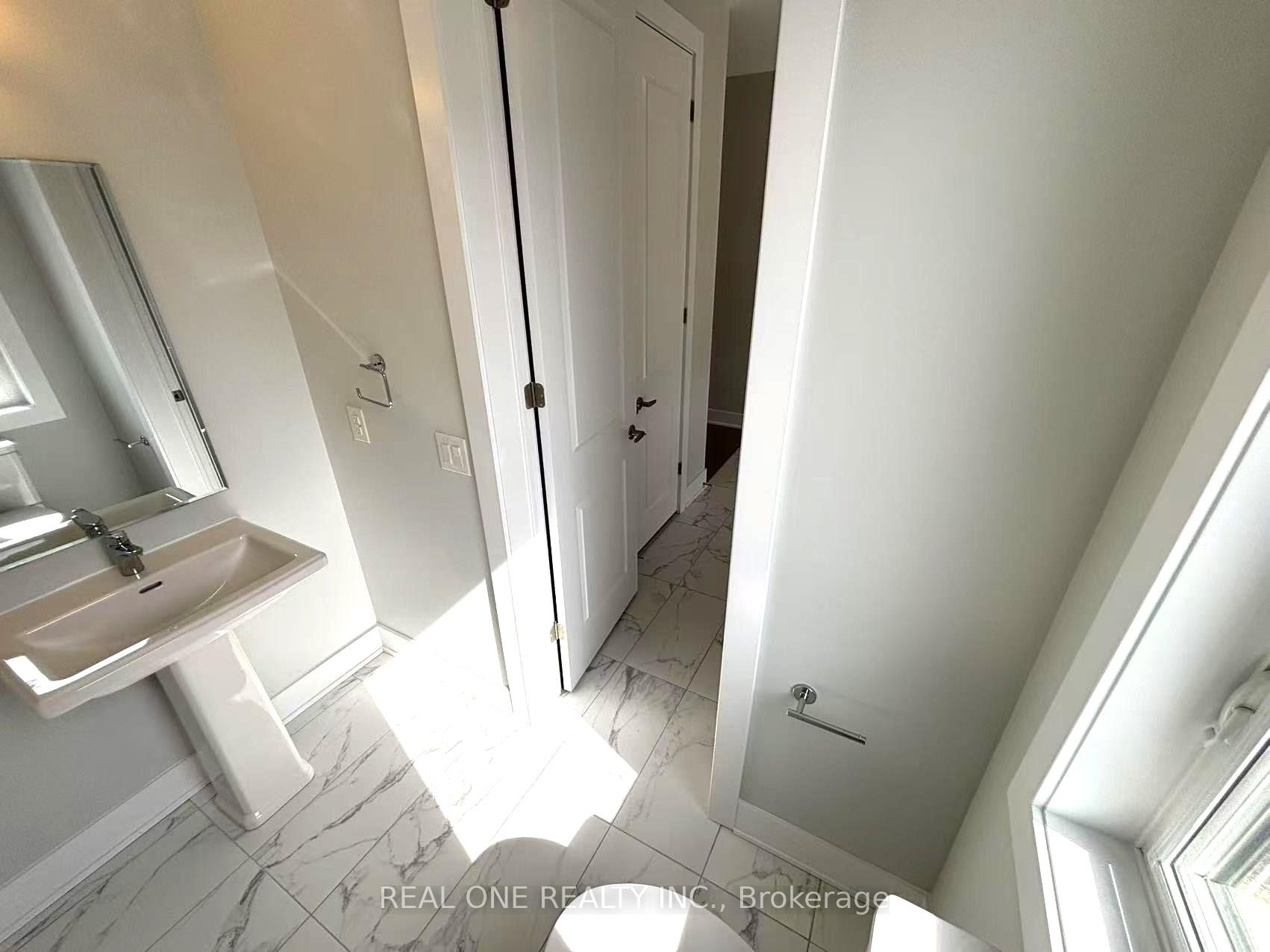 Photo 3 of 8 Nanhai Avenue, Markham, Angus Glen — HOMEH