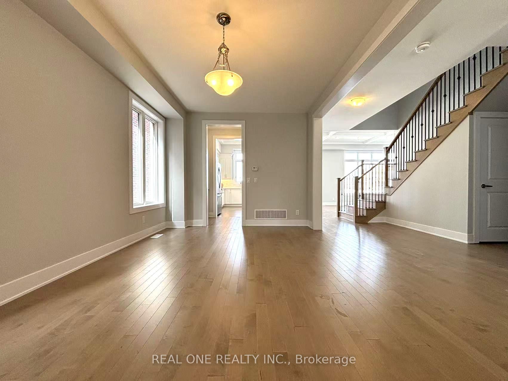 Photo 4 of 8 Nanhai Avenue, Markham, Angus Glen — HOMEH