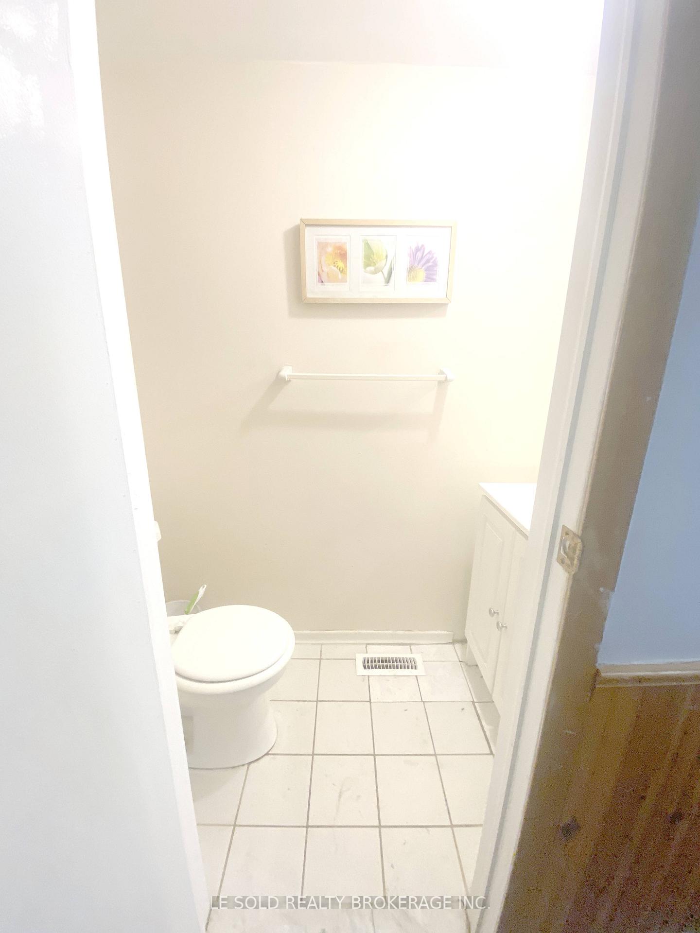 Photo 3 of 25 Debden Road, Markham, Milliken Mills East — HOMEH