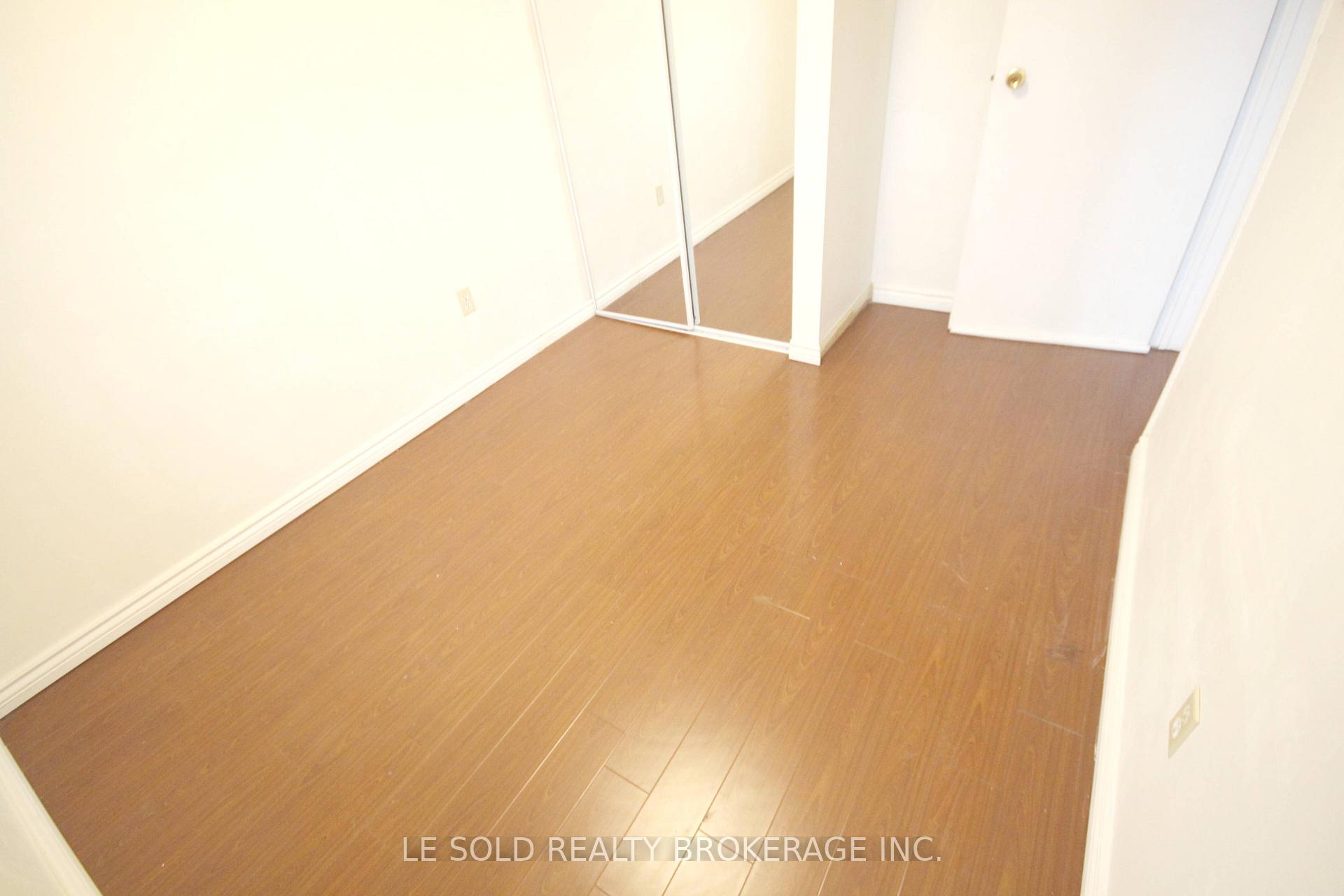 Photo 12 of 25 Debden Road, Markham, Milliken Mills East — HOMEH