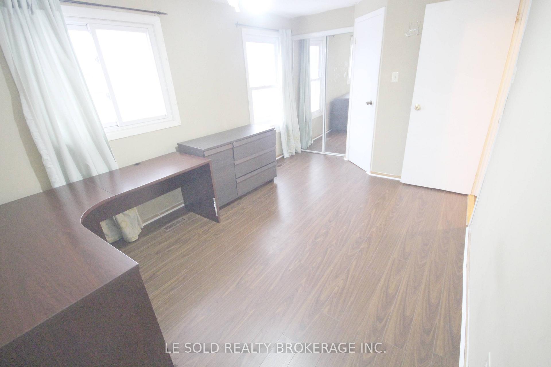 Photo 17 of 25 Debden Road, Markham, Milliken Mills East — HOMEH