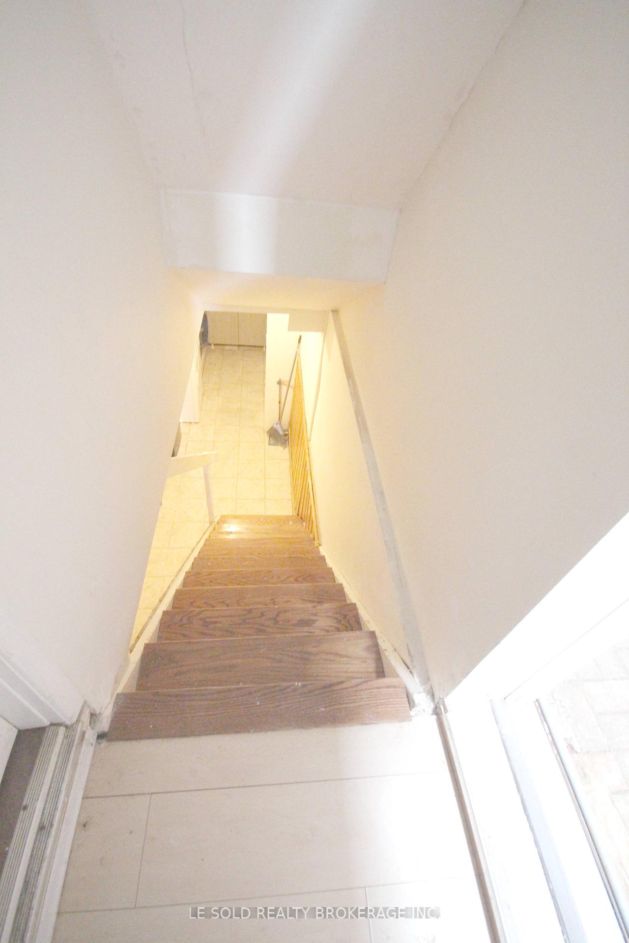 Photo 24 of 25 Debden Road, Markham, Milliken Mills East — HOMEH