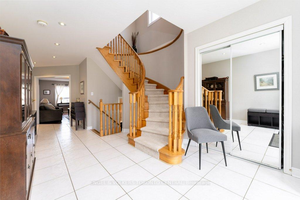 Photo 4 of 167 Valentina Drive, Markham, Village Green-South Unionville — HOMEH