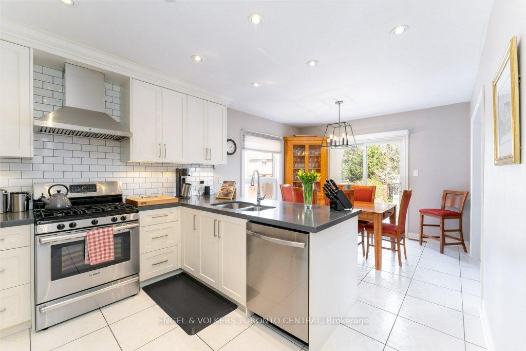 Photo 10 of 167 Valentina Drive, Markham, Village Green-South Unionville — HOMEH