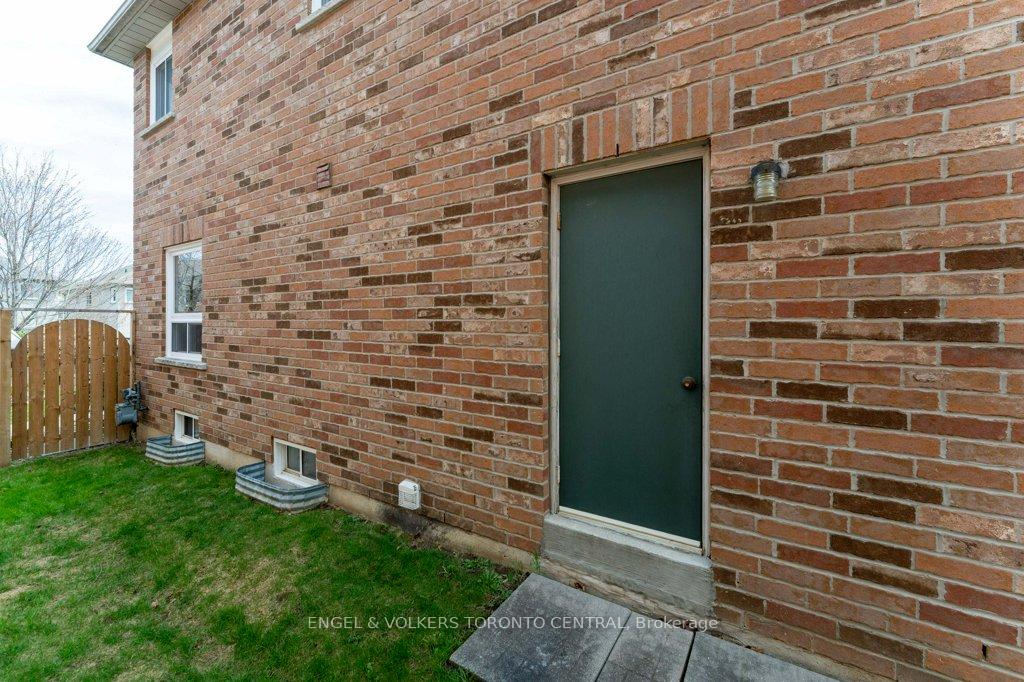 Photo 33 of 167 Valentina Drive, Markham, Village Green-South Unionville — HOMEH