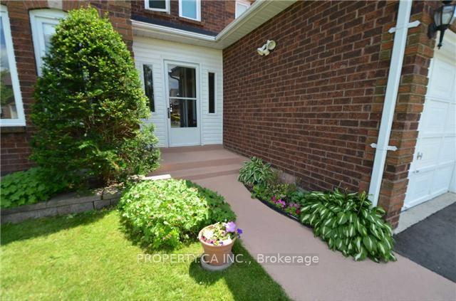 Photo 2 of 19 Flavelle Crescent, Kawartha Lakes, Lindsay — HOMEH
