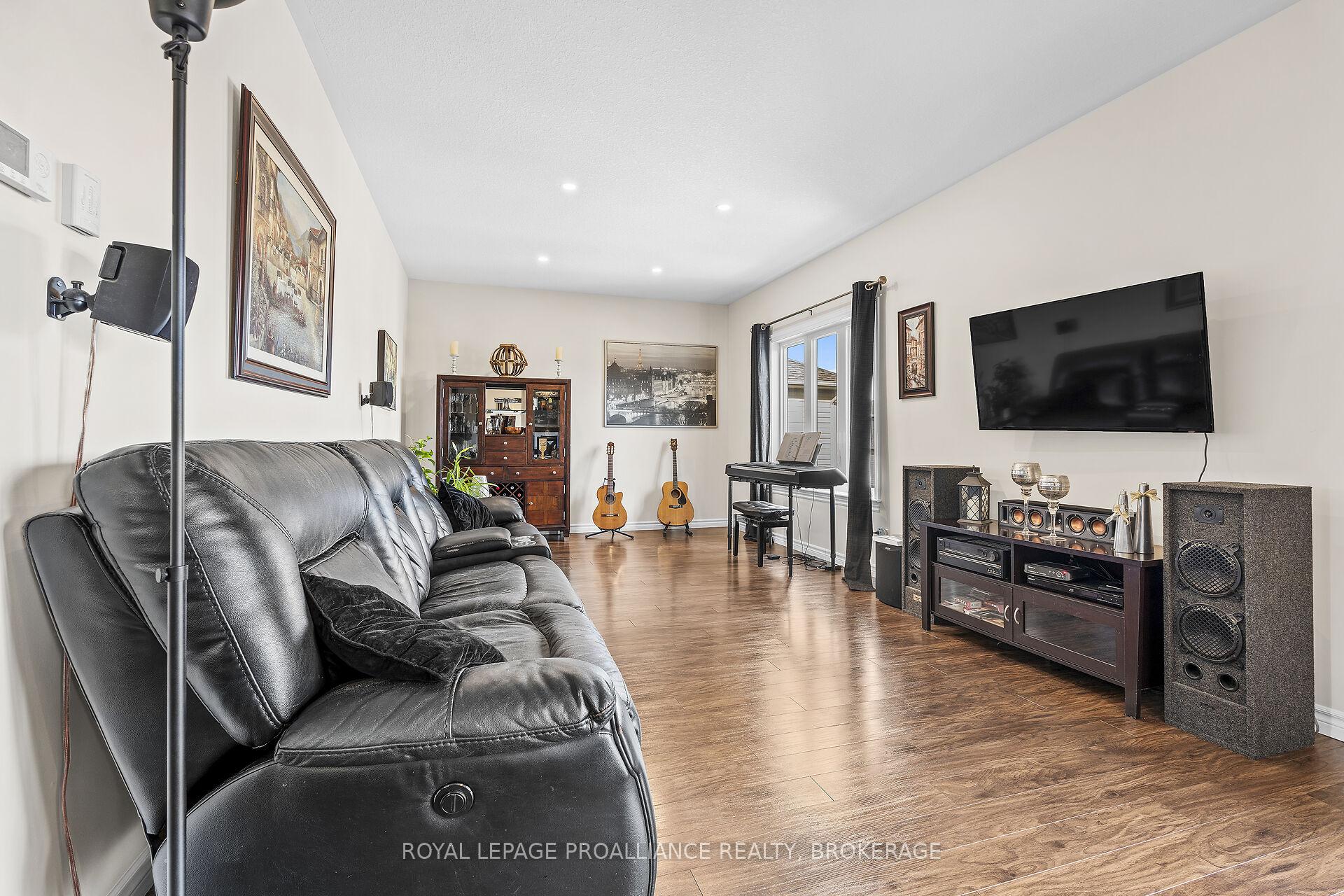 Photo 2 of 1502 Clover Street, Kingston, City Northwest — HOMEH