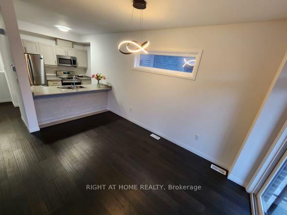 Photo 4 of Unit 273, 30 Times Square, Hamilton, Stoney Creek — HOMEH