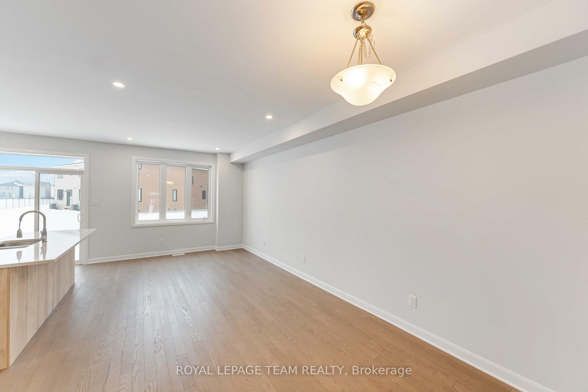 Photo 4 of 228 Invention Boulevard, Ottawa, Kanata - Morgan's Grant/South March — HOMEH