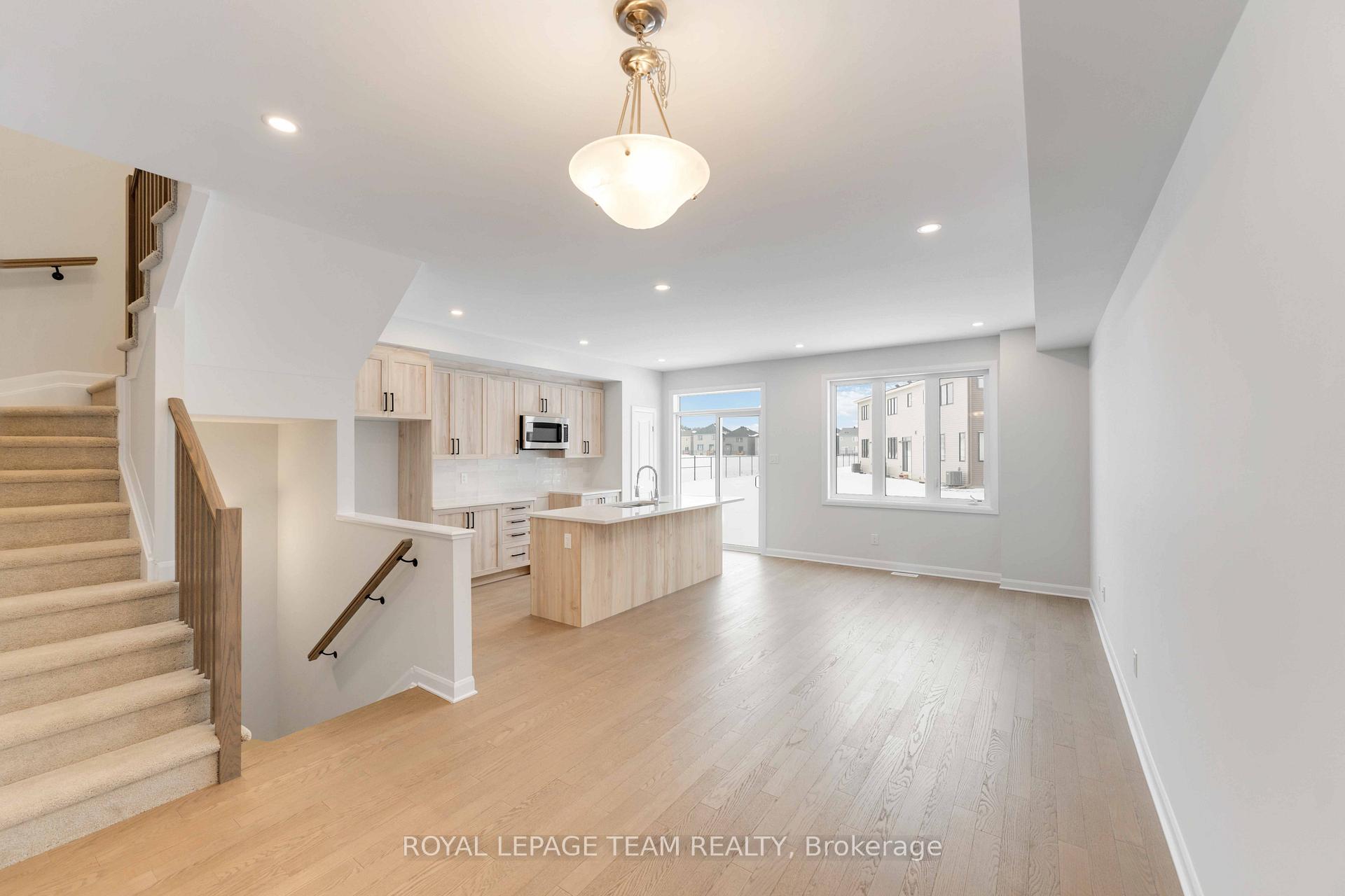 Photo 5 of 228 Invention Boulevard, Ottawa, Kanata - Morgan's Grant/South March — HOMEH