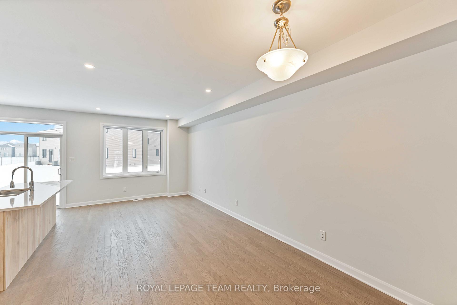 Photo 10 of 228 Invention Boulevard, Ottawa, Kanata - Morgan's Grant/South March — HOMEH