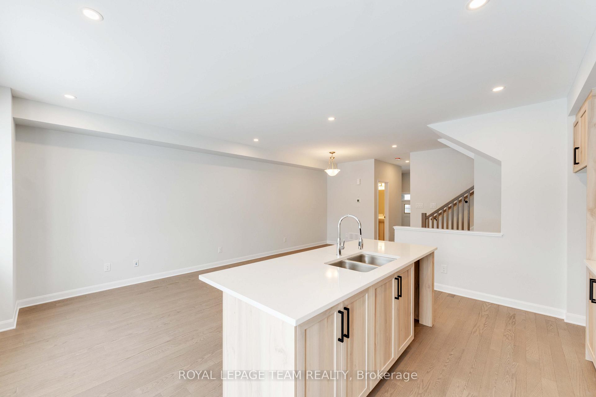 Photo 12 of 228 Invention Boulevard, Ottawa, Kanata - Morgan's Grant/South March — HOMEH