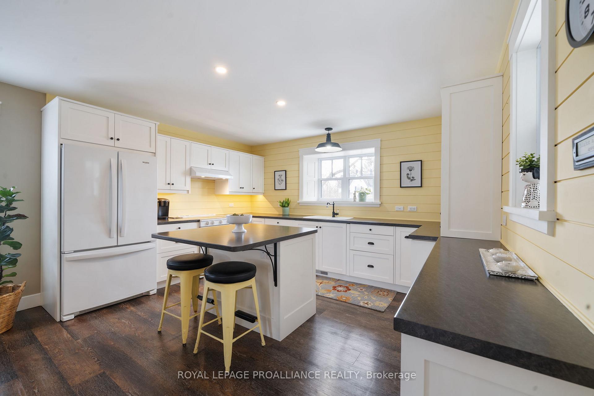 Photo 13 of 60 Need Street, Kawartha Lakes, Bobcaygeon — HOMEH