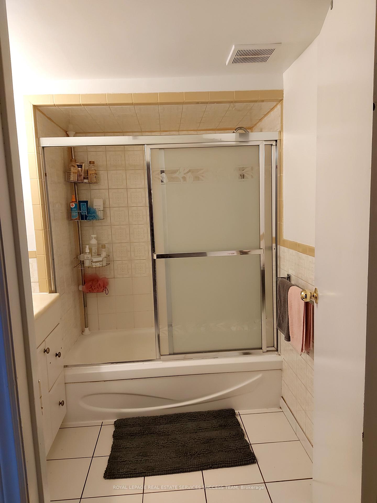 Photo 6 of Unit #2, 160 Delmar Drive E, Hamilton, Buchanan — HOMEH