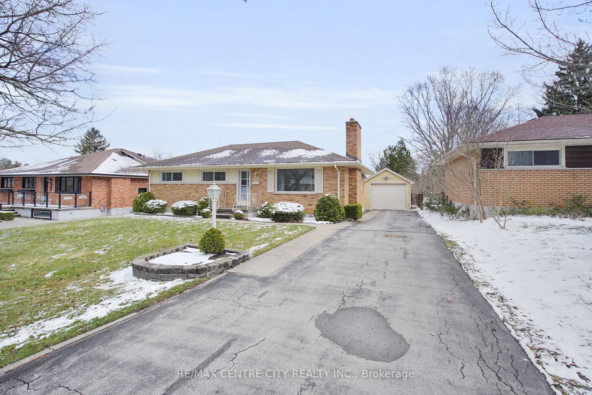 Front of 444 Ridgewood Crescent