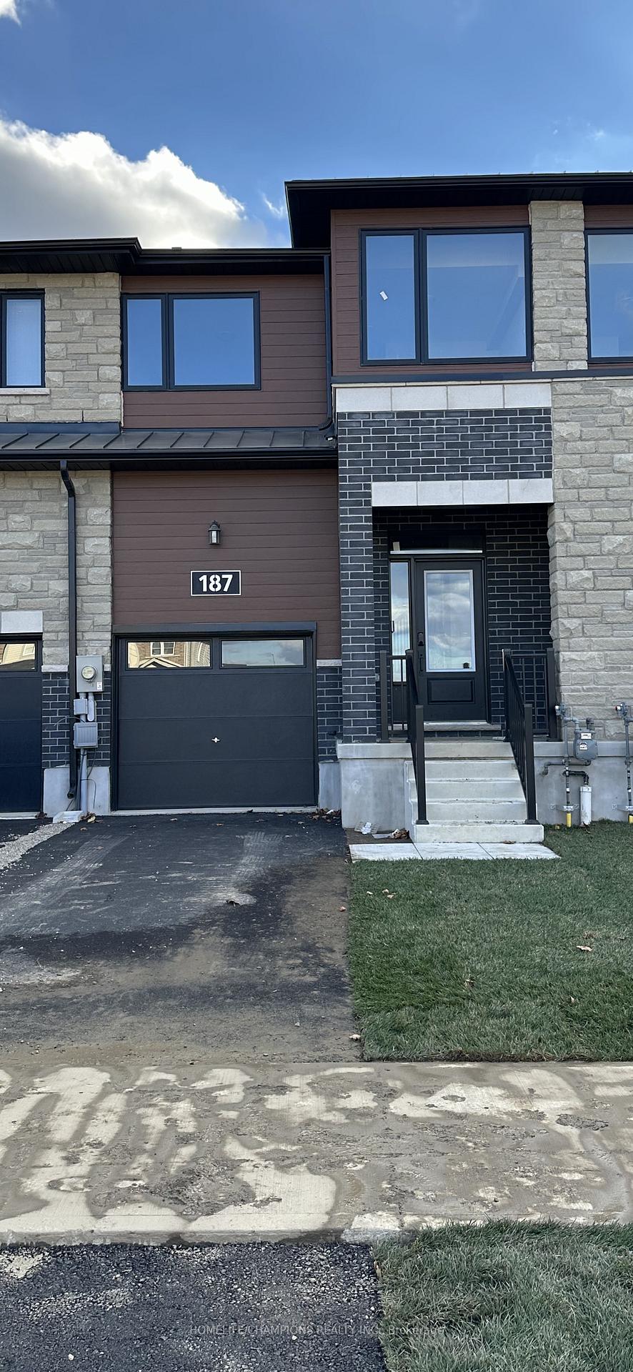 Photo 1 of 187 Lormont Boulevard, Hamilton, Stoney Creek Mountain — HOMEH