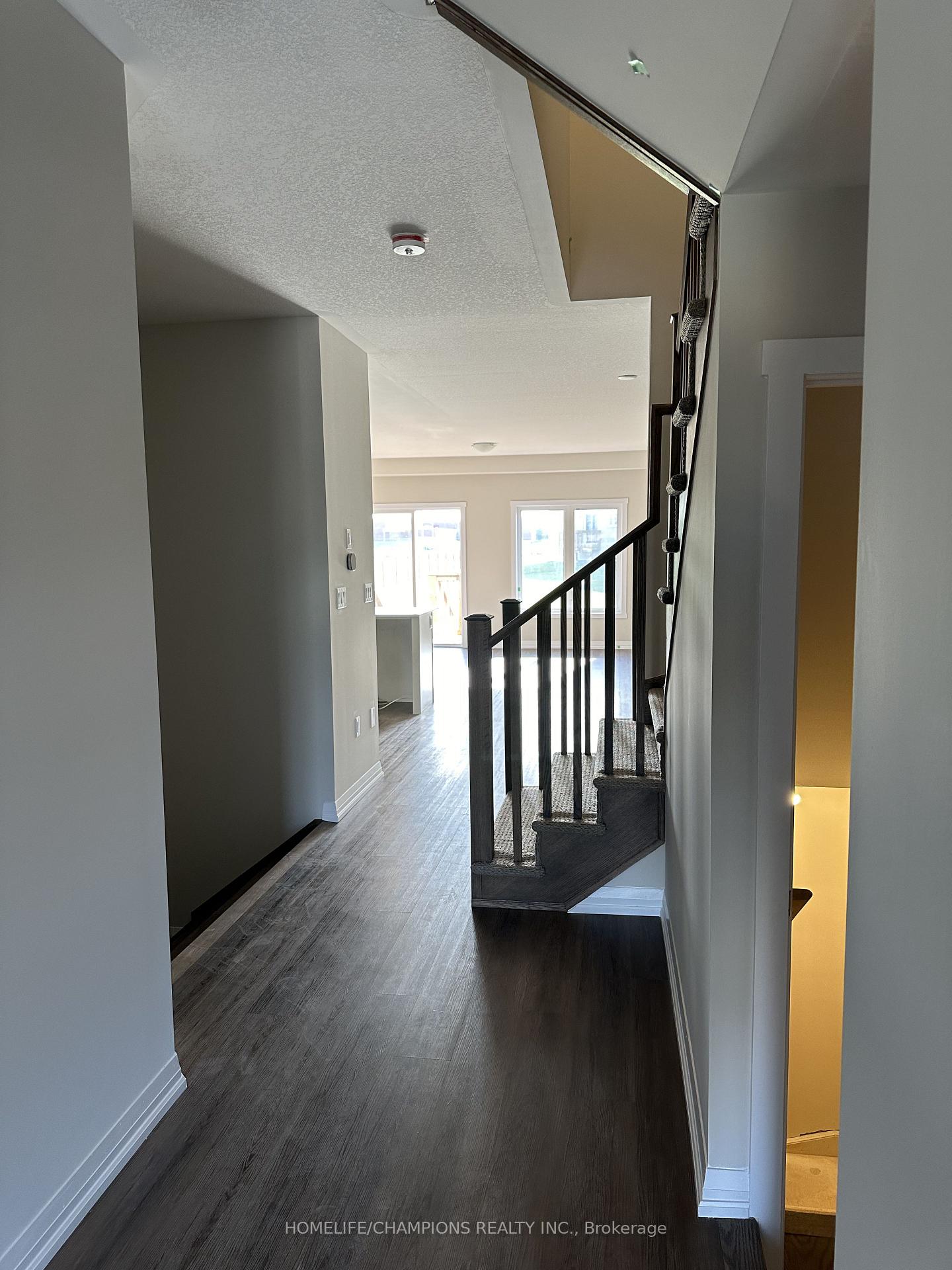 Photo 4 of 187 Lormont Boulevard, Hamilton, Stoney Creek Mountain — HOMEH