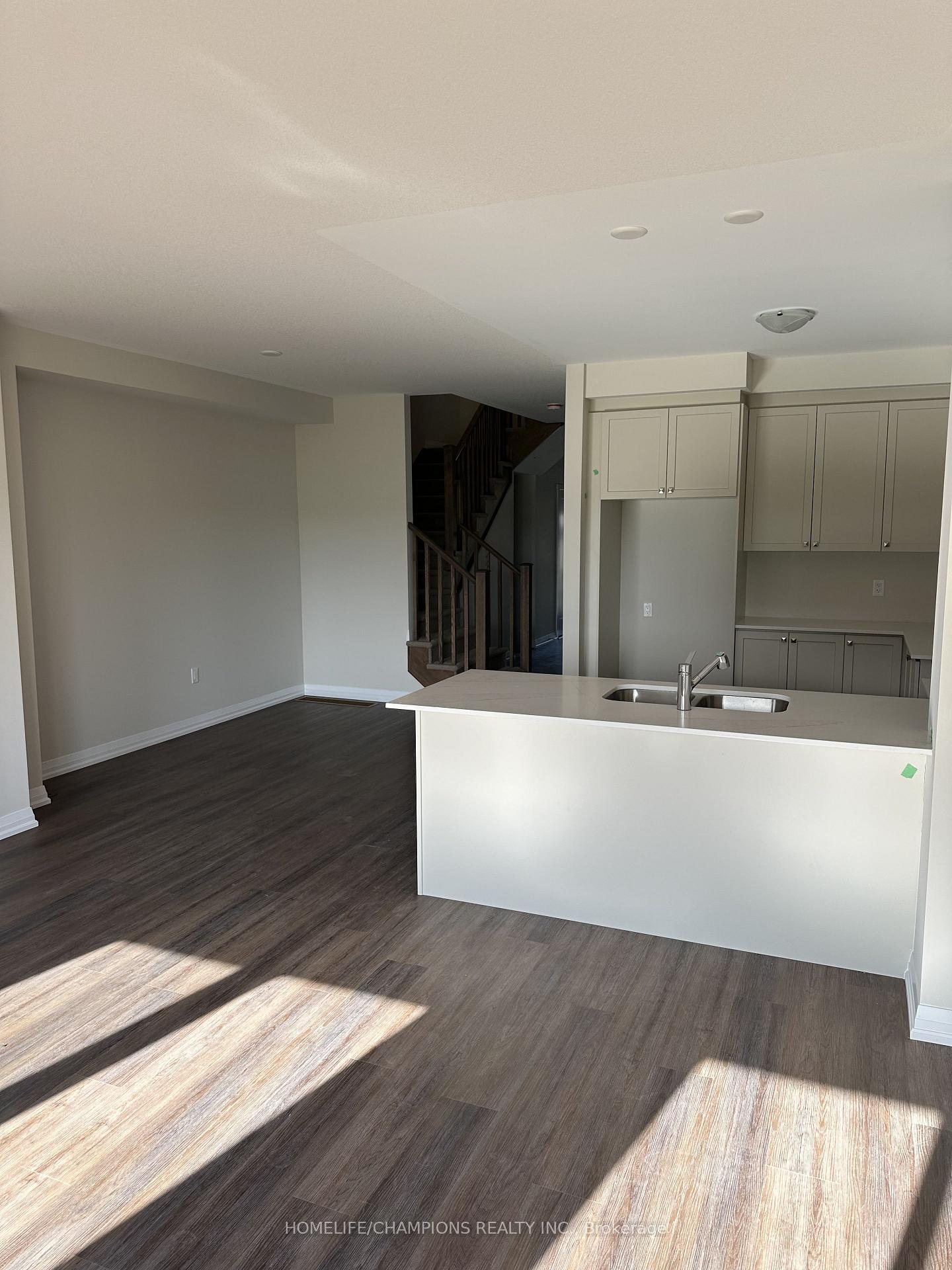 Photo 8 of 187 Lormont Boulevard, Hamilton, Stoney Creek Mountain — HOMEH