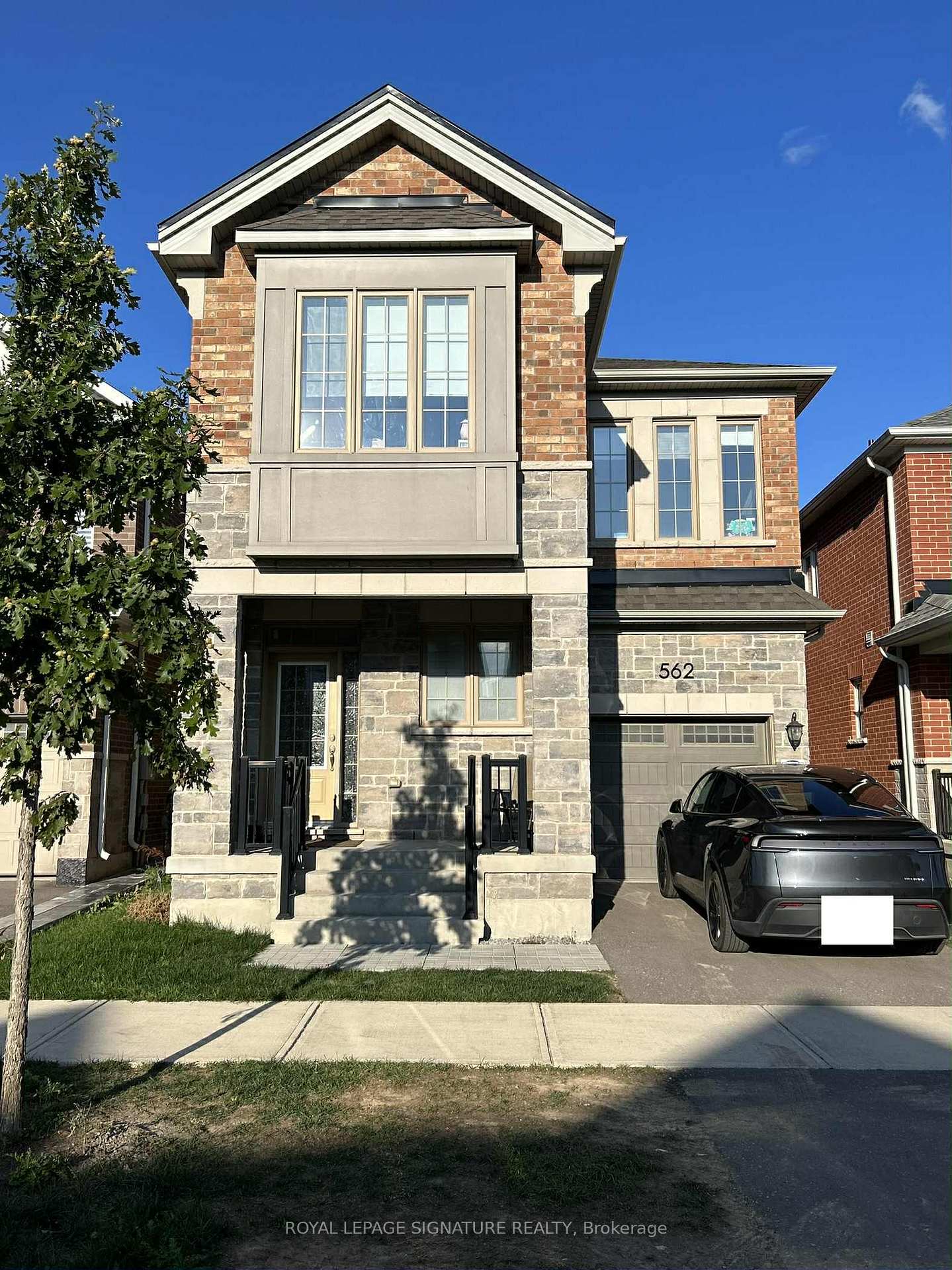 Photo 3 of 562 Kennedy Circle W, Milton, Cobban — HOMEH