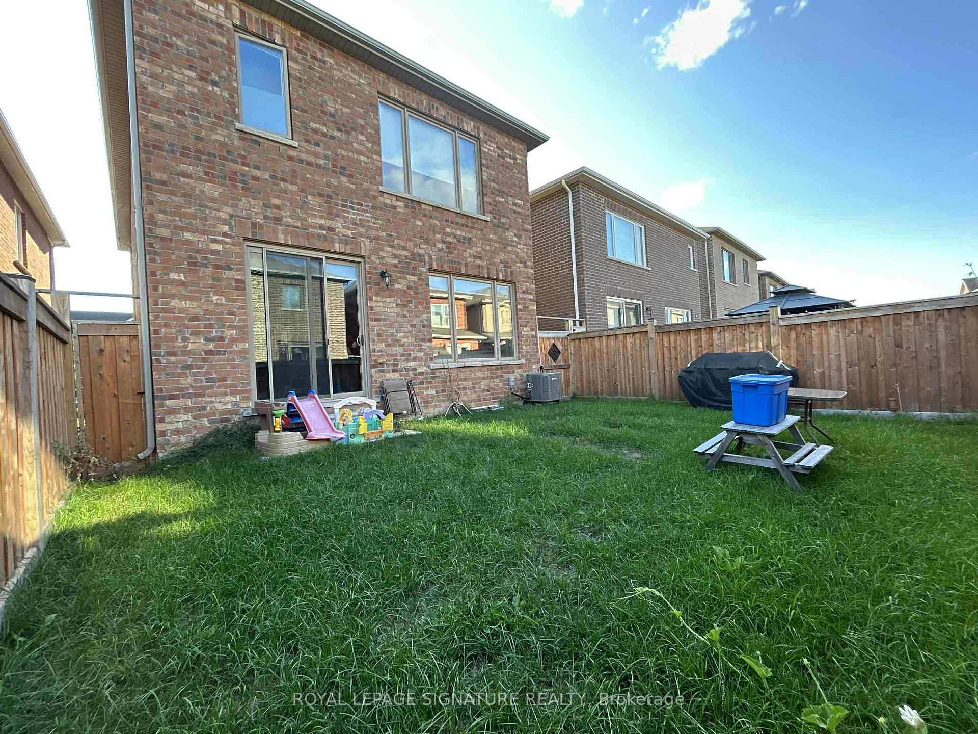 Photo 39 of 562 Kennedy Circle W, Milton, Cobban — HOMEH