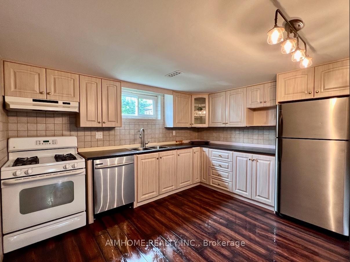 Photo 2 of 213 Ravenbury Drive, Hamilton, Randall — HOMEH