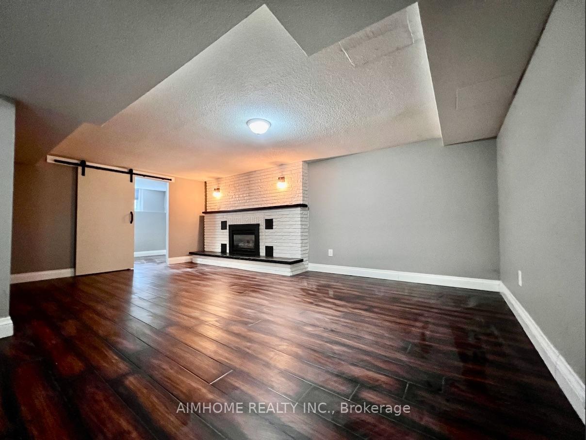 Photo 3 of 213 Ravenbury Drive, Hamilton, Randall — HOMEH