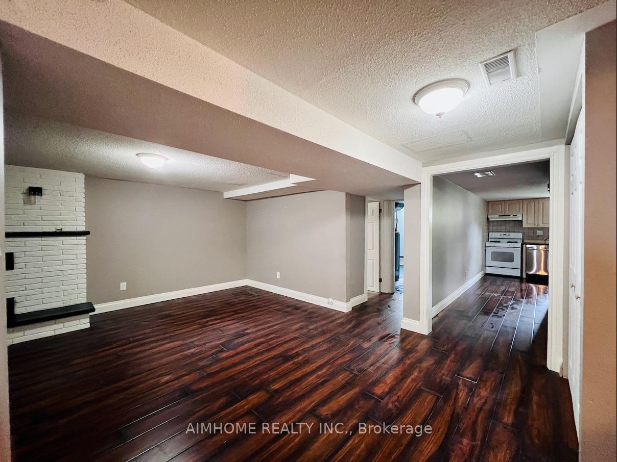 Photo 4 of 213 Ravenbury Drive, Hamilton, Randall — HOMEH