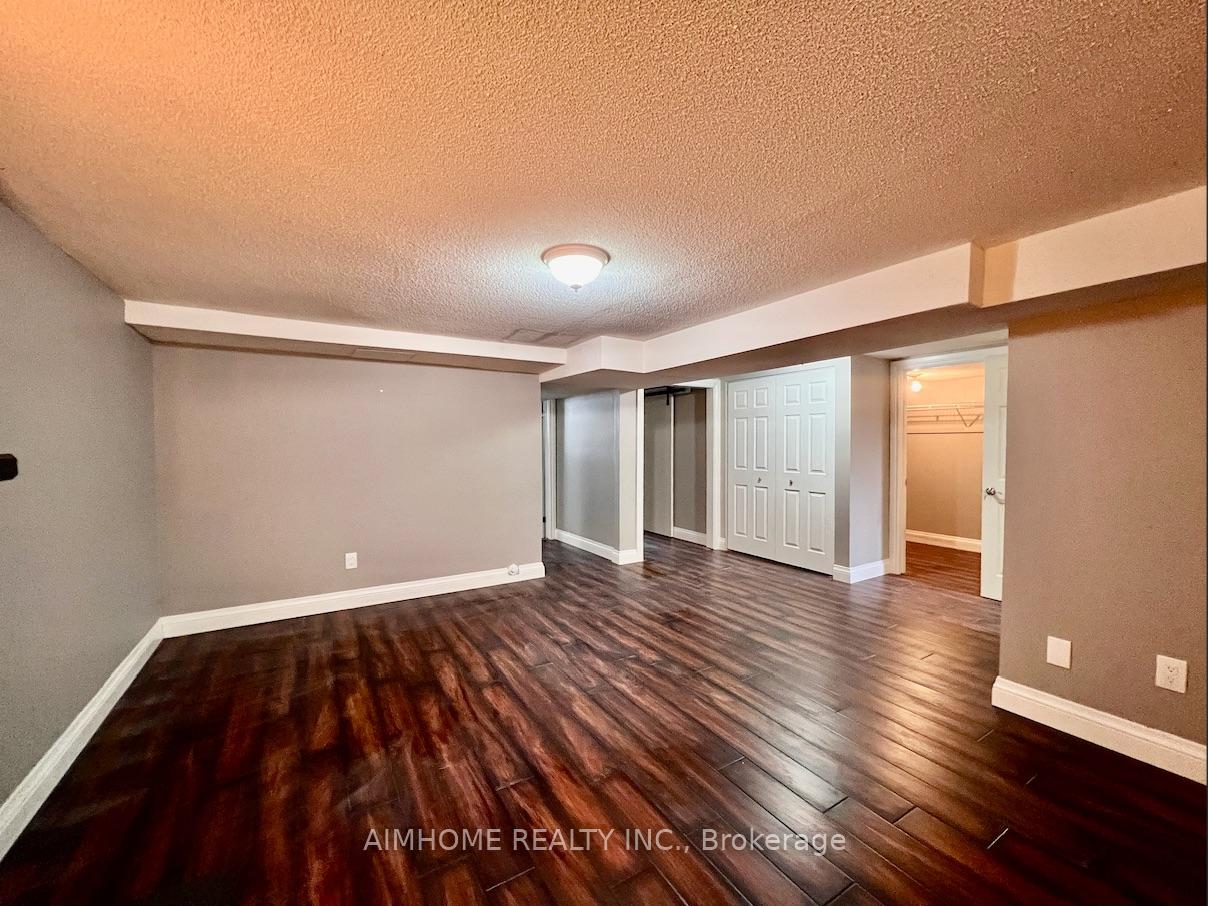 Photo 5 of 213 Ravenbury Drive, Hamilton, Randall — HOMEH