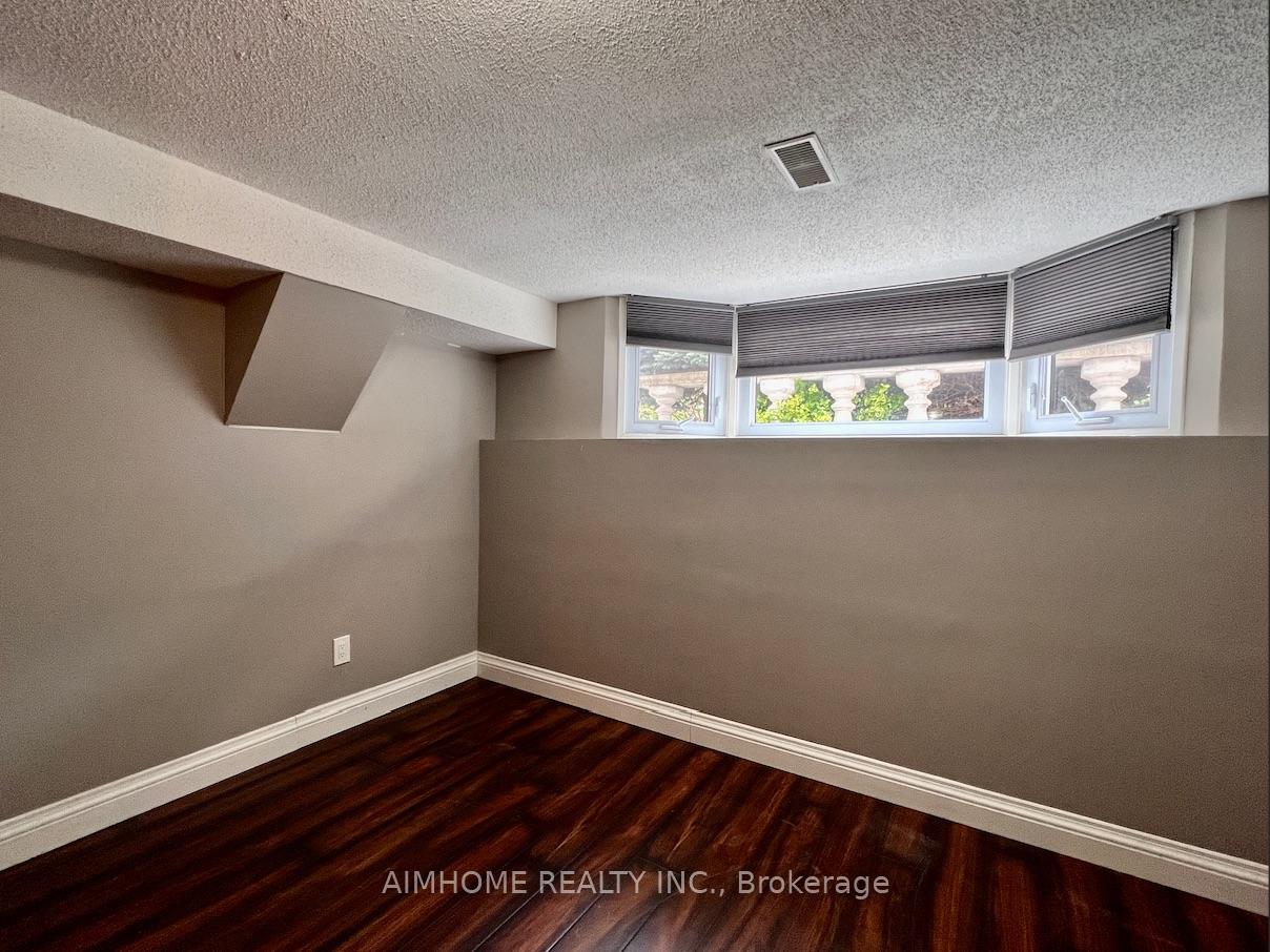 Photo 6 of 213 Ravenbury Drive, Hamilton, Randall — HOMEH