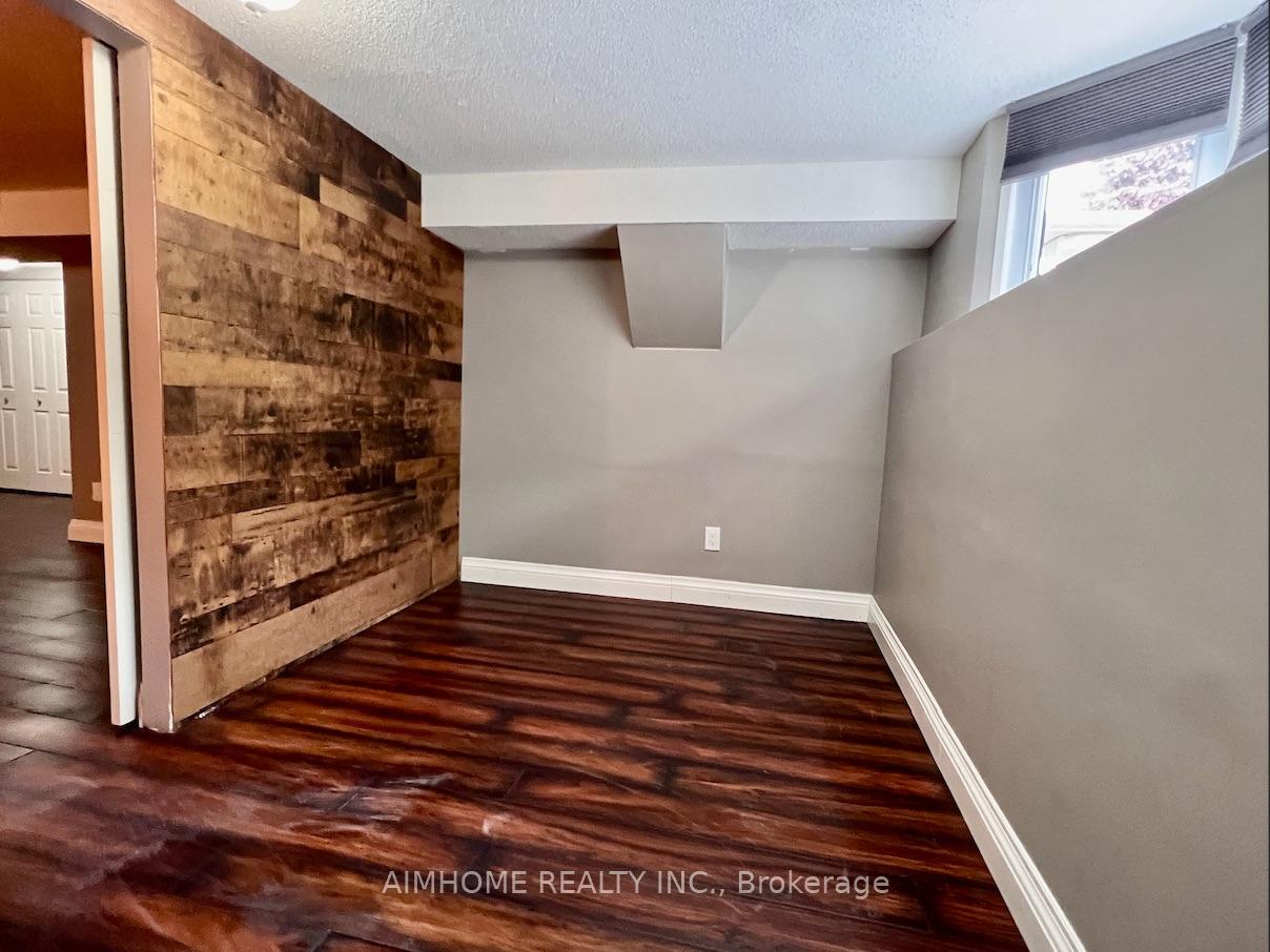 Photo 7 of 213 Ravenbury Drive, Hamilton, Randall — HOMEH