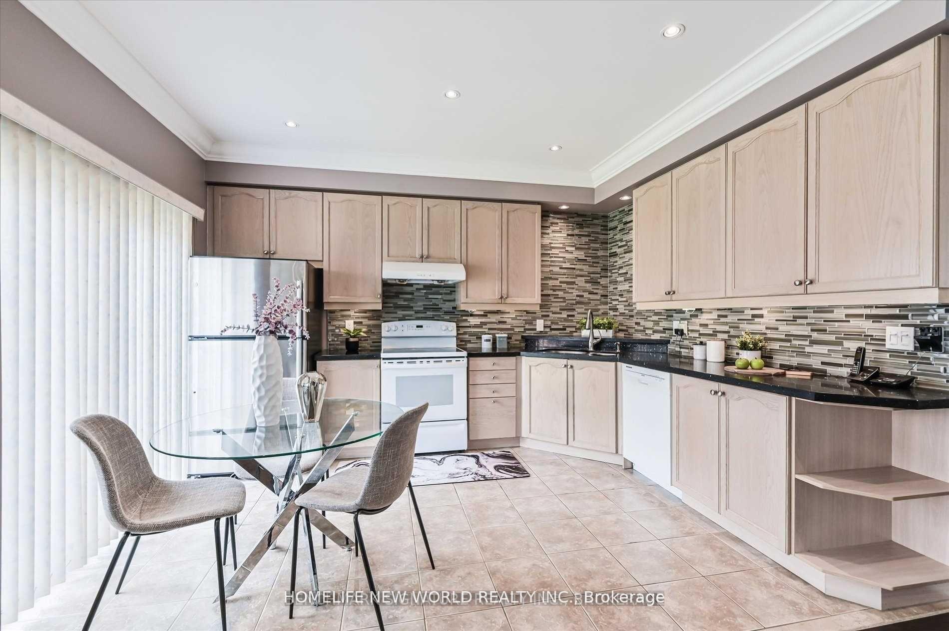 Photo 2 of 204 Madison Heights Boulevard, Markham, Berczy — HOMEH