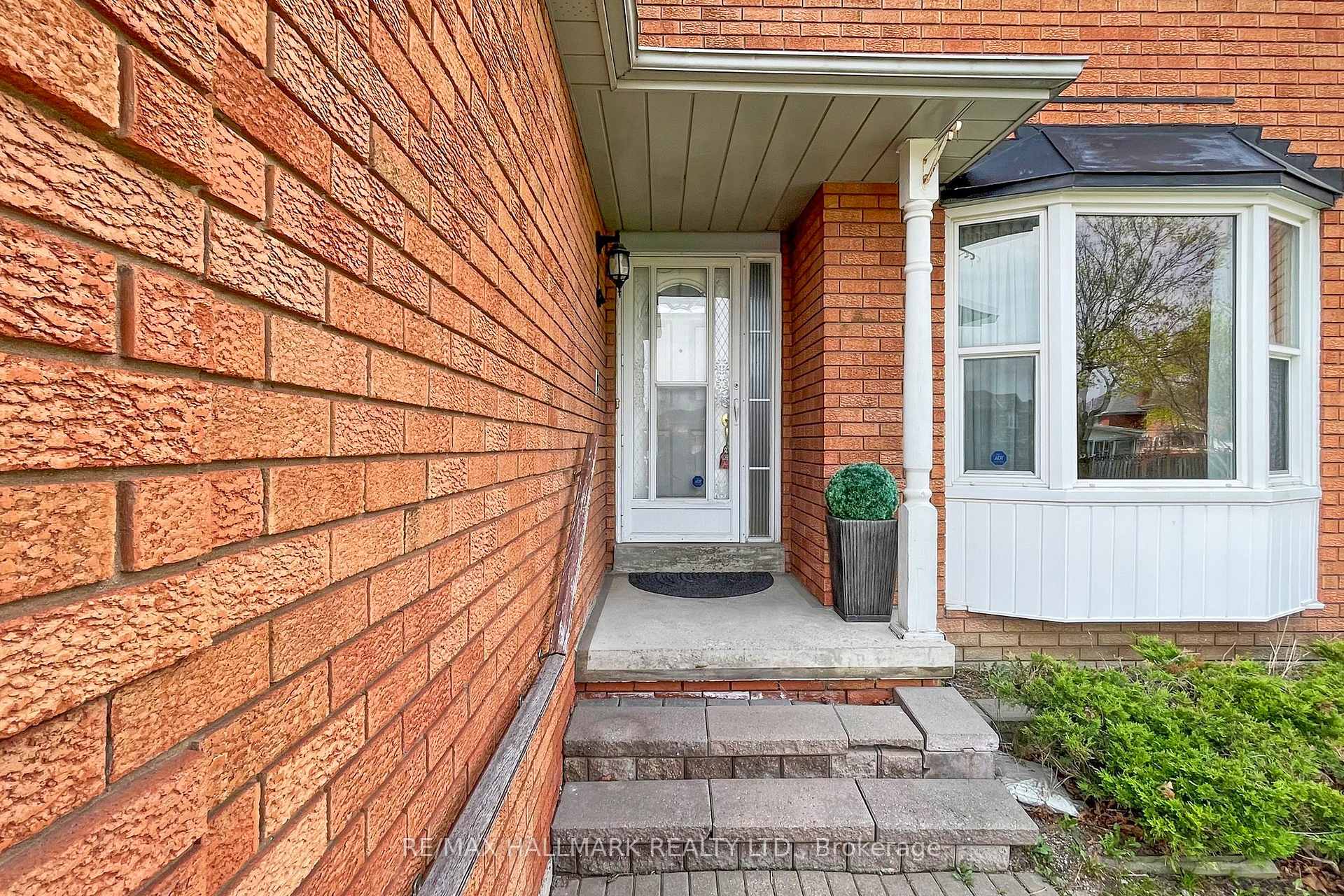 Photo 3 of 148 Irenemount Crescent, Markham, Middlefield — HOMEH