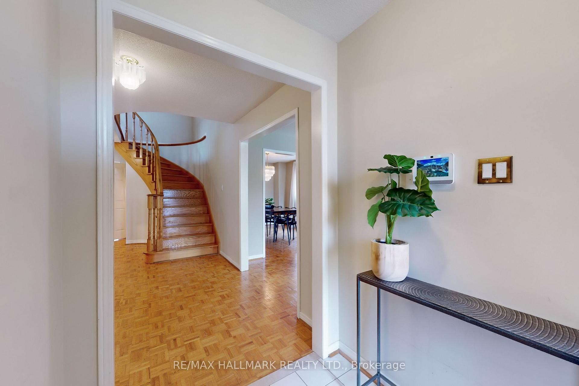 Photo 5 of 148 Irenemount Crescent, Markham, Middlefield — HOMEH