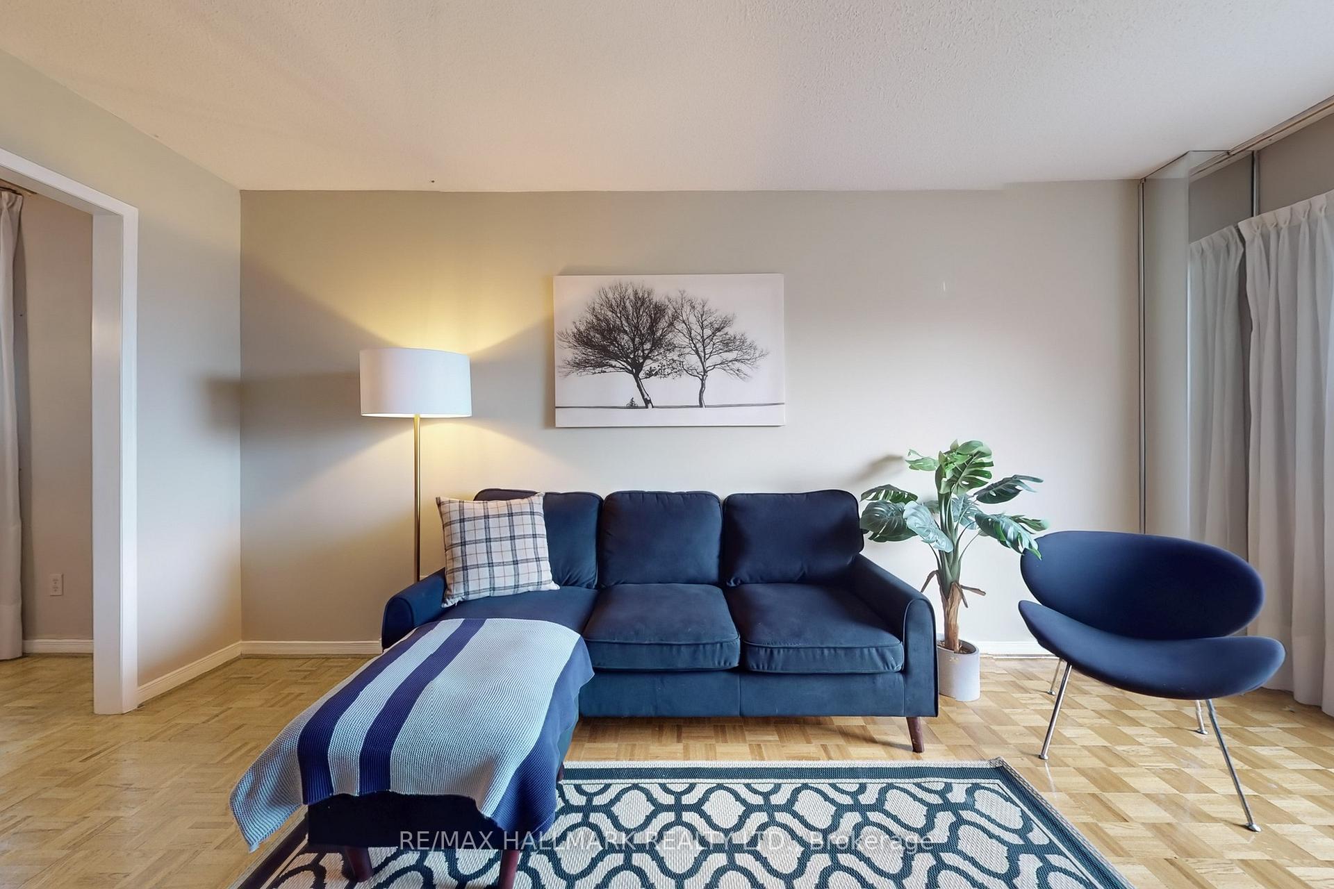 Photo 6 of 148 Irenemount Crescent, Markham, Middlefield — HOMEH