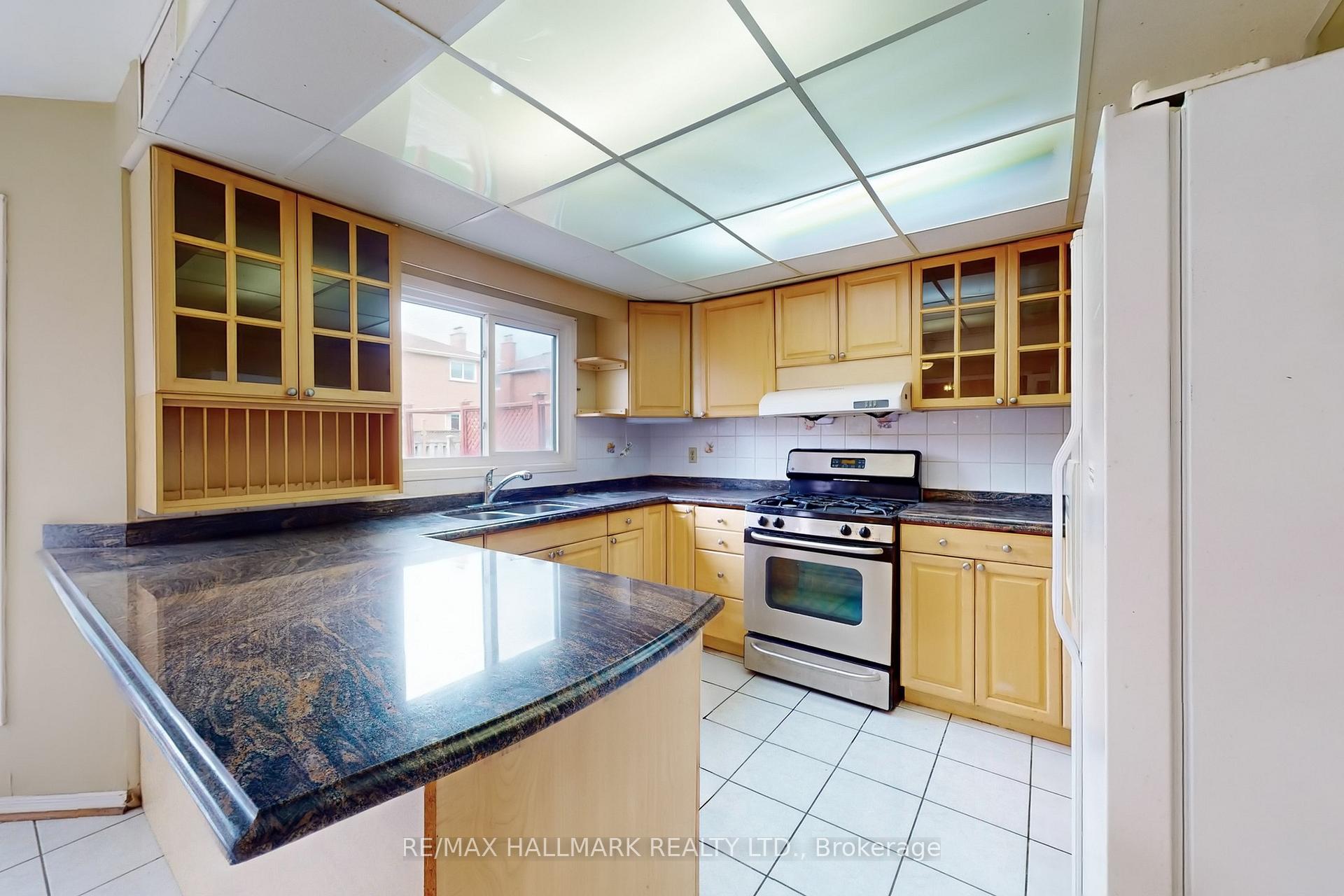 Photo 11 of 148 Irenemount Crescent, Markham, Middlefield — HOMEH