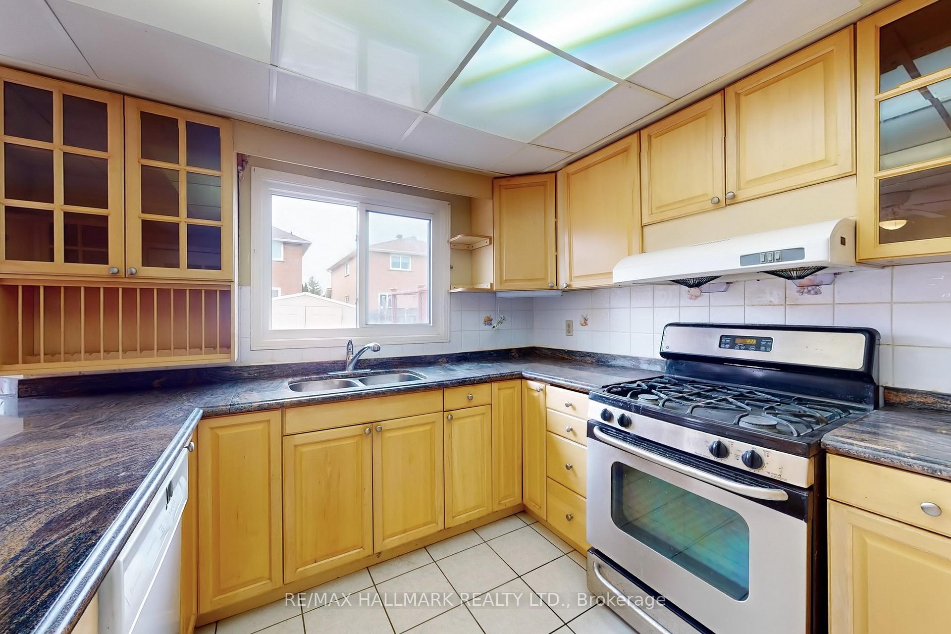 Photo 12 of 148 Irenemount Crescent, Markham, Middlefield — HOMEH