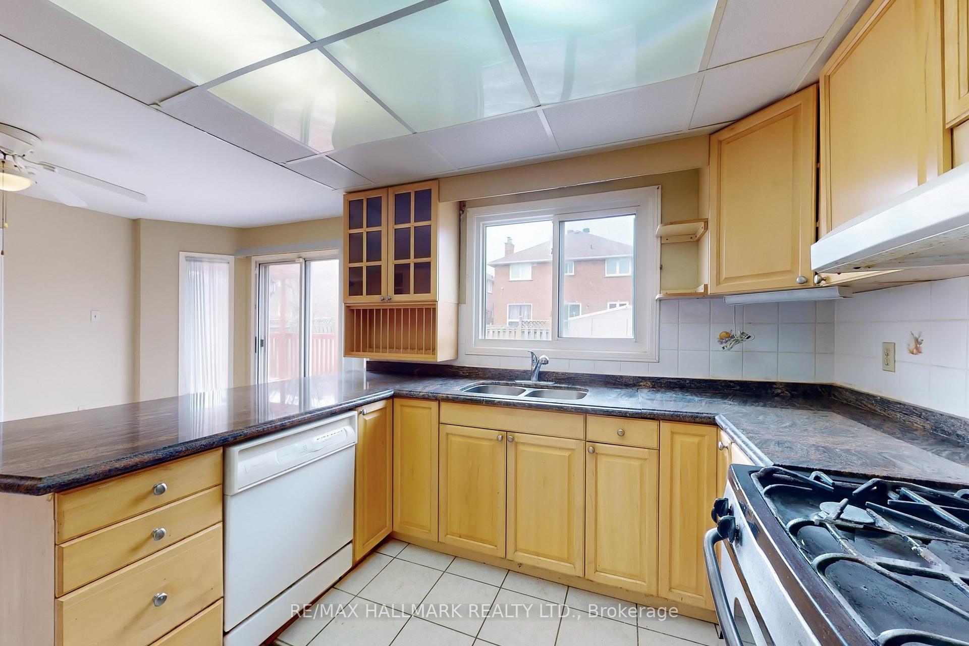 Photo 13 of 148 Irenemount Crescent, Markham, Middlefield — HOMEH