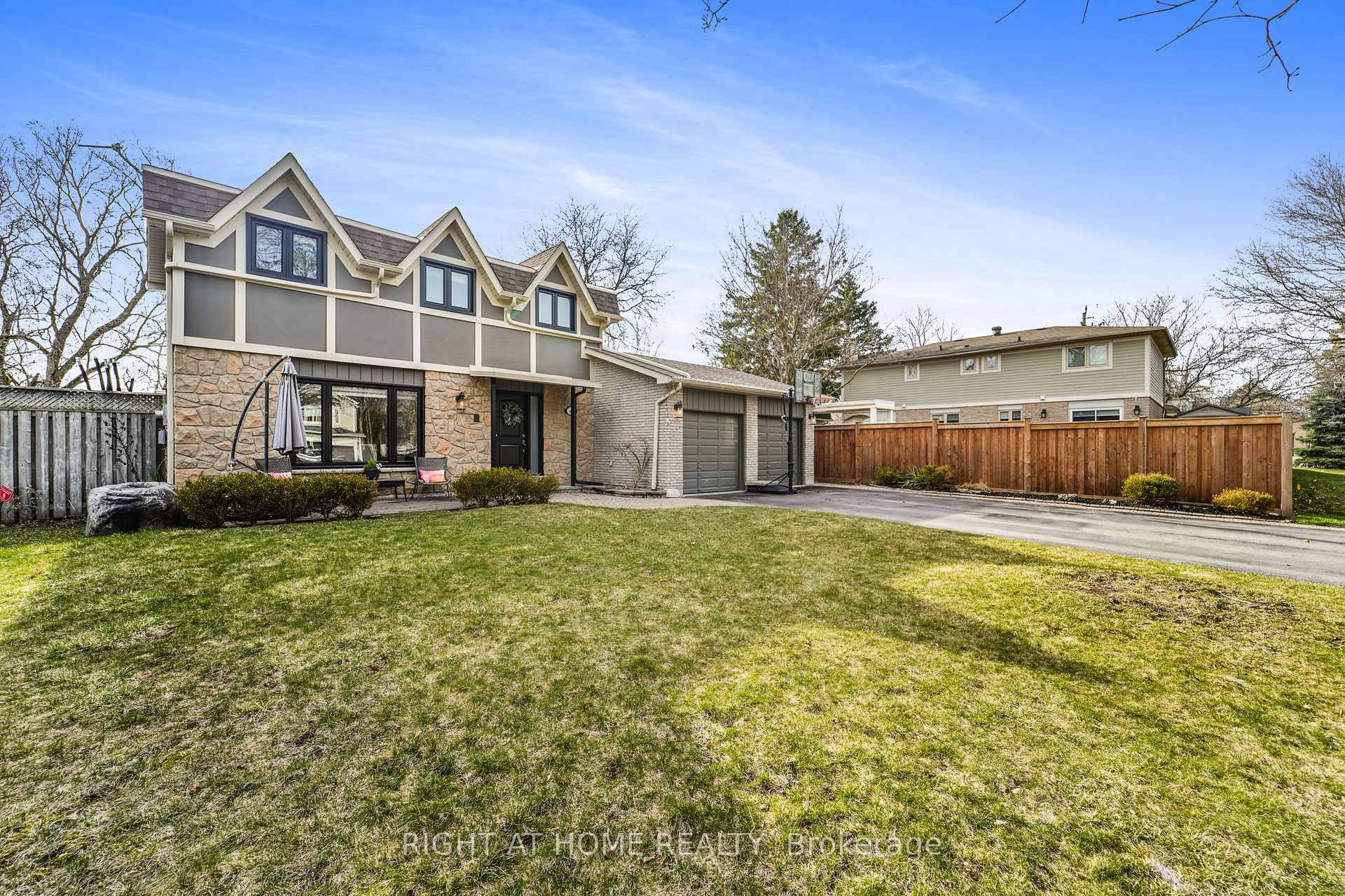 Photo 2 of 6 Jack Court, Markham, Markham Village — HOMEH