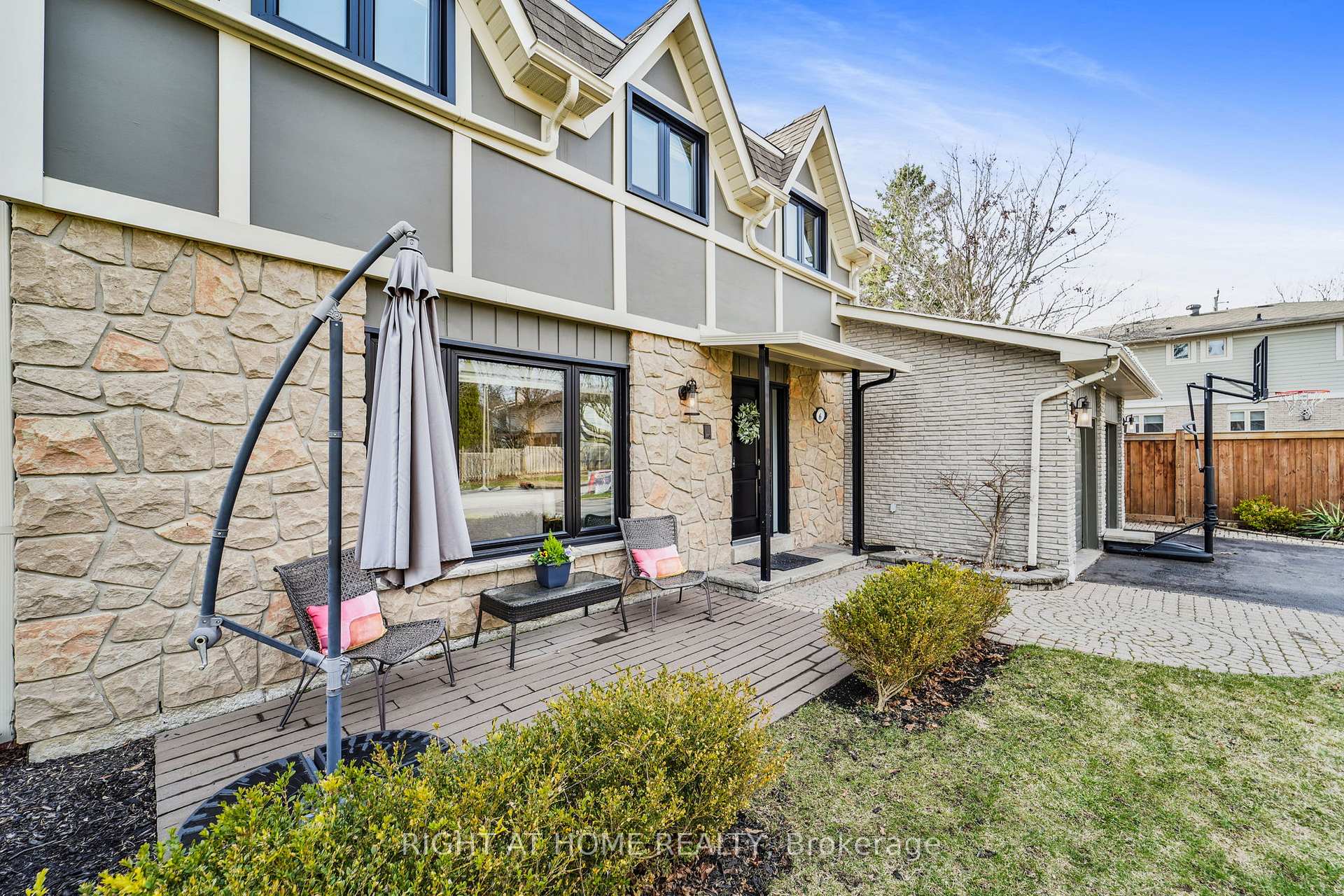 Photo 4 of 6 Jack Court, Markham, Markham Village — HOMEH