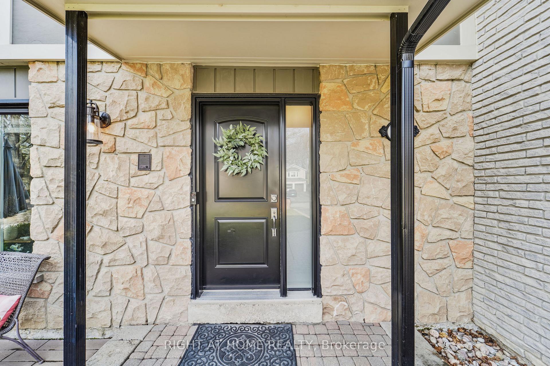 Photo 5 of 6 Jack Court, Markham, Markham Village — HOMEH