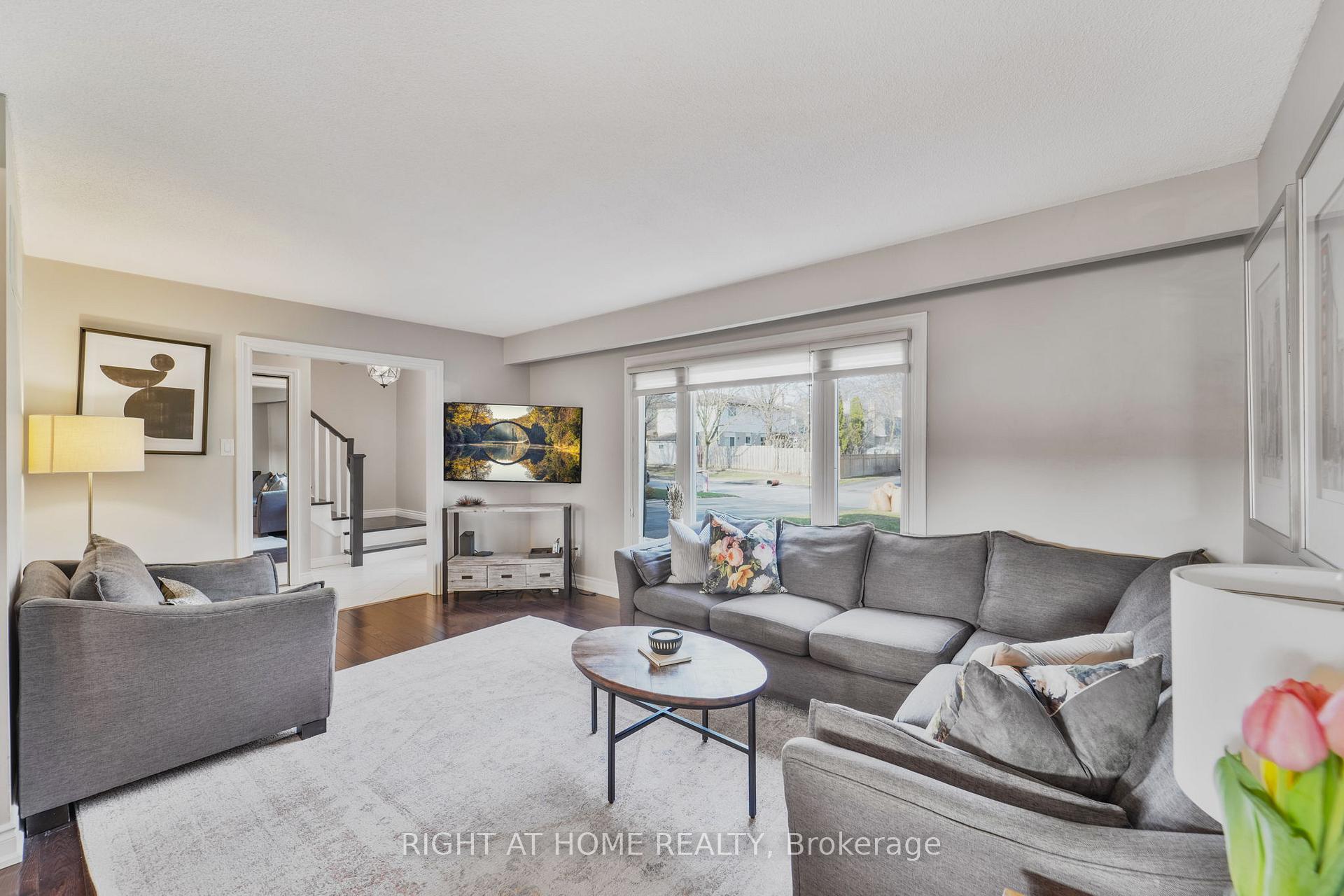 Photo 11 of 6 Jack Court, Markham, Markham Village — HOMEH